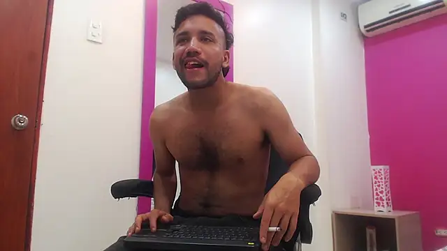 Snapshot of Juan_FelipeX01 chatting on 11-17-25, 04:35 Juan FelipeX01 online show from 11-17-25, 04:35