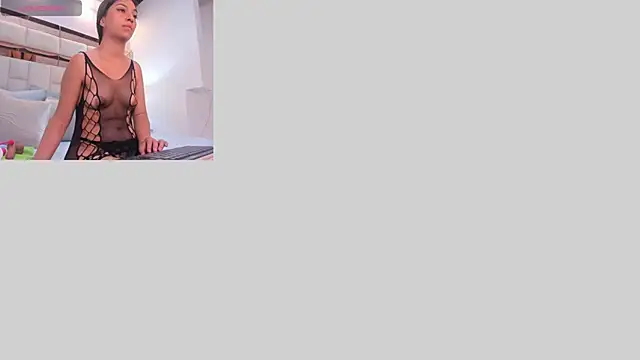 Snapshot of karolgaviriaa chatting on 10-14-25, 11:55 karolgaviriaa online show from 10-14-25, 11:55