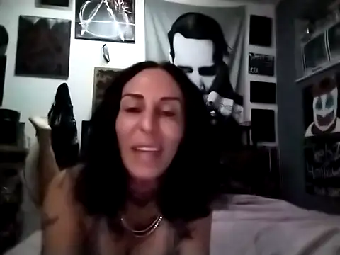 inkdhollow1 online show from 10-19-25, 04:46