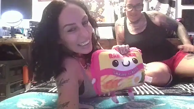 inkdhollow1 online show from 11-20-25, 03:39