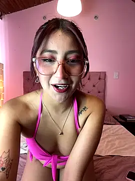 saramooon online show from 11-18-25, 02:43