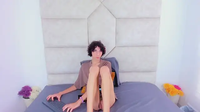 Snapshot of Scaarlett_22_ chatting on 11-15-25, 05:42 Scaarlett 22 online show from 11-15-25, 05:42