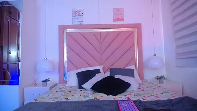 Amara Martell online show from 10-14-25, 12:50