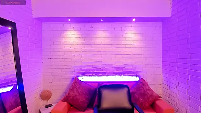 Snapshot of VenusCooper chatting on 11-04-25, 07:24 VenusCooper online show from 11-04-25, 07:24