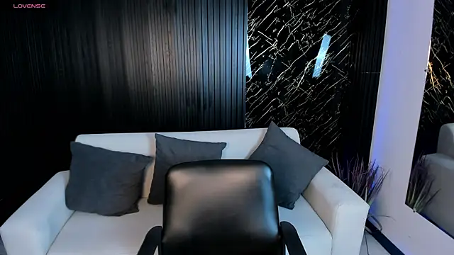 Snapshot of VenusCooper chatting on 11-08-25, 06:40 VenusCooper online show from 11-08-25, 06:40