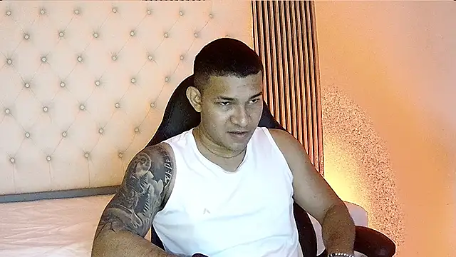 Snapshot of venedic_bull chatting on 10-10-25, 04:50 venedic bull online show from 10-10-25, 04:50