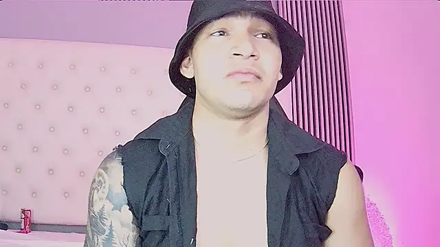 Snapshot of venedic_bull chatting on 10-13-25, 06:35 venedic bull online show from 10-13-25, 06:35