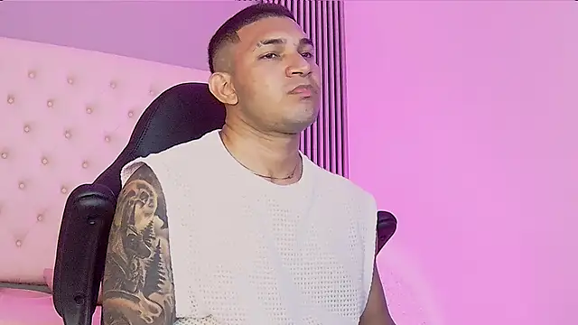 Snapshot of venedic_bull chatting on 10-13-25, 11:38 venedic bull online show from 10-13-25, 11:38