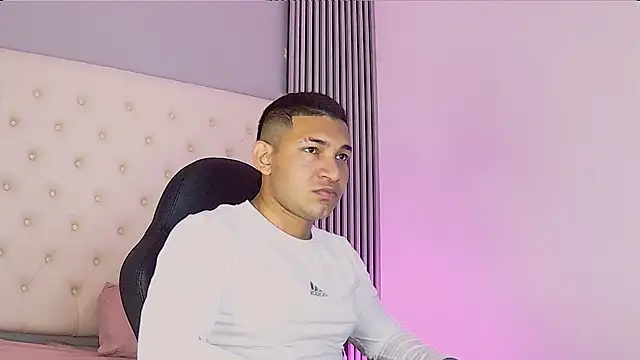 Snapshot of venedic_bull chatting on 10-16-25, 08:54 venedic bull online show from 10-16-25, 08:54