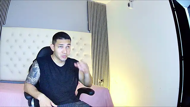 Snapshot of venedic_bull chatting on 10-20-25, 09:04 venedic bull online show from 10-20-25, 09:04