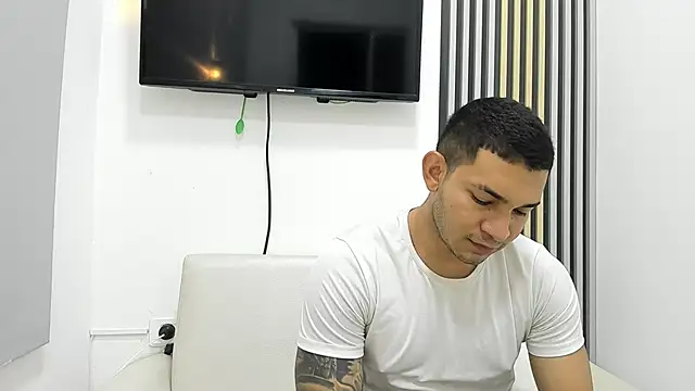 Snapshot of venedic_bull chatting on 10-22-25, 10:09 venedic bull online show from 10-22-25, 10:09