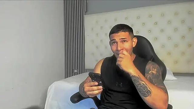 Snapshot of venedic_bull chatting on 11-11-25, 04:34 venedic bull online show from 11-11-25, 04:34