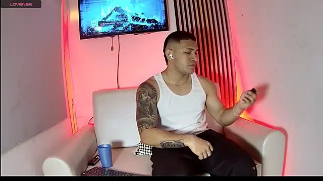 Snapshot of venedic_bull chatting on 11-12-25, 04:13 venedic bull online show from 11-12-25, 04:13