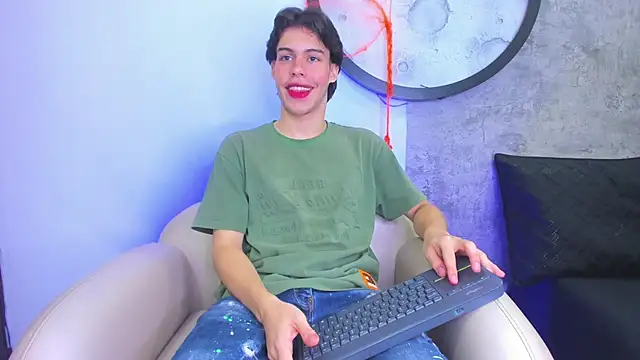 Lucian grey online show from 10-28-25, 04:05