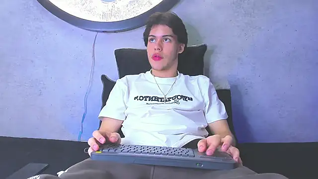 Lucian grey online show from 11-04-25, 04:33