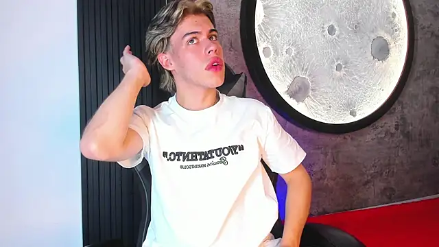 Lucian grey online show from 11-11-25, 04:56