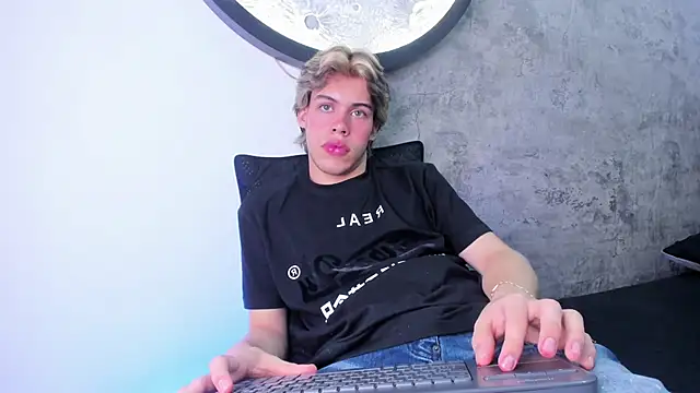 Lucian grey online show from 11-13-25, 04:33