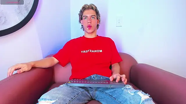 Lucian grey online show from 11-22-25, 04:11