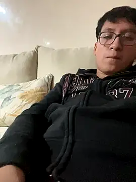 Snapshot of LAngel21 chatting on 01-08-26, 04:48 LAngel21 online show from 01-08-26, 04:48