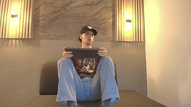 Snapshot of ISRAEL_GRAY chatting on 10-04-25, 12:25 ISRAEL GRAY online show from 10-04-25, 12:25