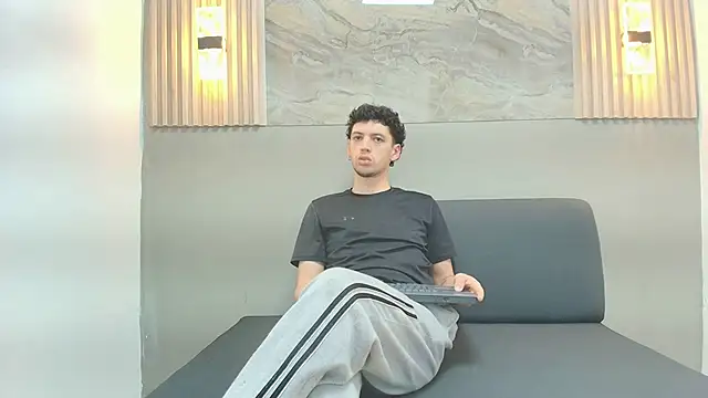 Snapshot of ISRAEL_GRAY chatting on 10-10-25, 07:24 ISRAEL GRAY online show from 10-10-25, 07:24