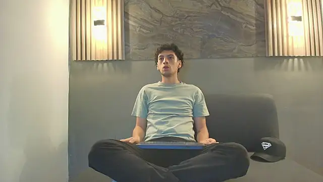 Snapshot of ISRAEL_GRAY chatting on 10-11-25, 12:04 ISRAEL GRAY online show from 10-11-25, 12:04