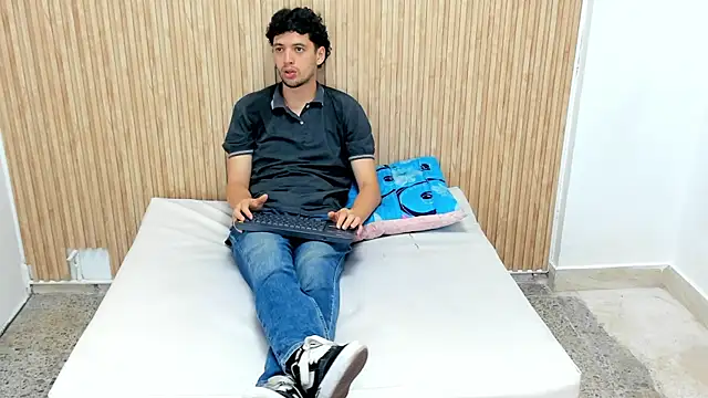 Snapshot of ISRAEL_GRAY chatting on 10-18-25, 07:25 ISRAEL GRAY online show from 10-18-25, 07:25