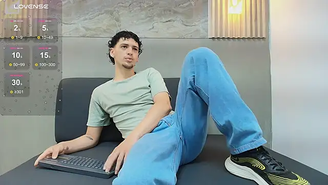 Snapshot of ISRAEL_GRAY chatting on 11-13-25, 12:48 ISRAEL GRAY online show from 11-13-25, 12:48