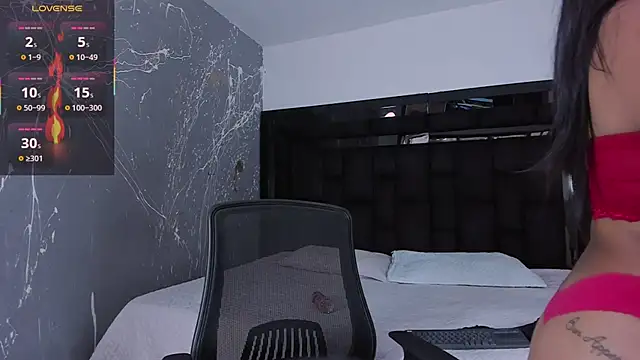 Snapshot of LiaClarck_ chatting on 11-20-25, 09:14 LiaClarck online show from 11-20-25, 09:14