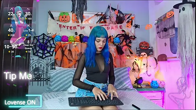 Snapshot of ElektraBlue chatting on 10-16-25, 04:46 ElektraBlue online show from 10-16-25, 04:46