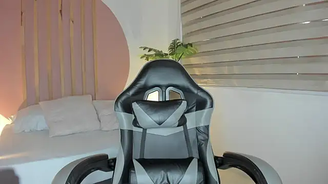 mia curry online show from 10-13-25, 07:03