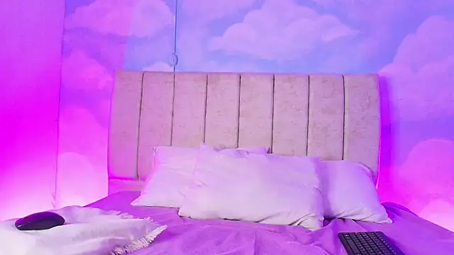 Snapshot of Nikolbrice chatting on 03-22-26, 01:53 Nikolbrice online show from 03-22-26, 01:53