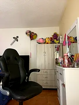 Snapshot of Miichii chatting on 10-14-25, 11:27 Miichii online show from 10-14-25, 11:27