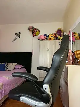 Snapshot of Miichii chatting on 10-21-25, 11:05 Miichii online show from 10-21-25, 11:05