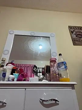 Snapshot of Miichii chatting on 11-17-25, 10:59 Miichii online show from 11-17-25, 10:59