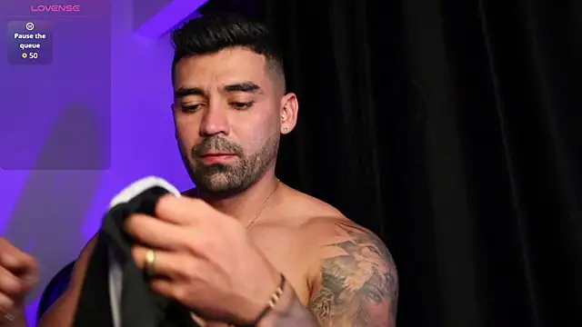 Snapshot of SOY_MIKE chatting on 10-11-25, 10:52 SOY MIKE online show from 10-11-25, 10:52