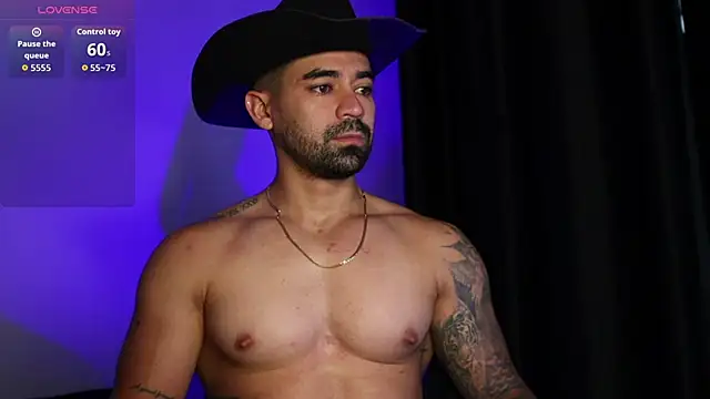 Snapshot of SOY_MIKE chatting on 10-17-25, 01:25 SOY MIKE online show from 10-17-25, 01:25