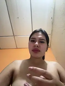 Snapshot of Brianna_bunny05 chatting on 04-19-26, 04:23 Brianna bunny05 online show from 04-19-26, 04:23
