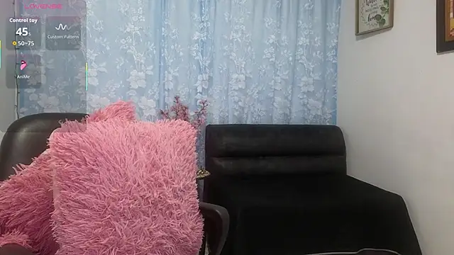 Snapshot of Cleohot999 chatting on 10-05-25, 05:44 Cleohot999 online show from 10-05-25, 05:44