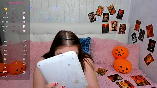 Snapshot of VettaCherry chatting on 10-31-25, 07:15 VettaCherry online show from 10-31-25, 07:15