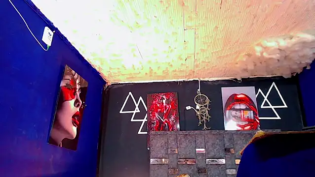 Snapshot of Fersexy_Dolls chatting on 10-12-25, 05:17 Fersexy Dolls online show from 10-12-25, 05:17