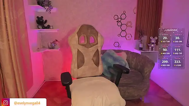 Snapshot of EvelynVega0 chatting on 11-15-25, 03:48 EvelynVega0 online show from 11-15-25, 03:48