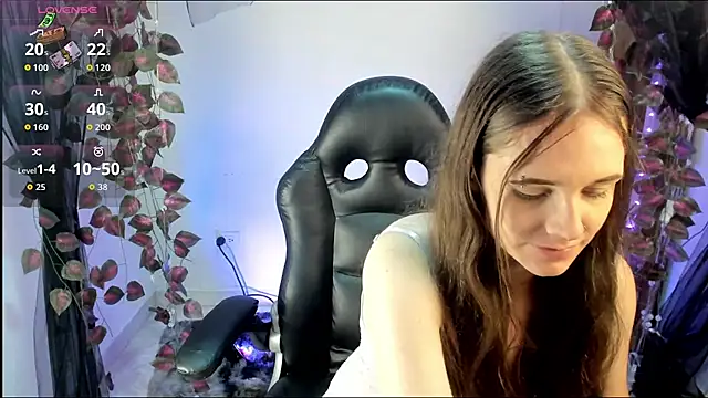 Snapshot of Shinny_Crystal chatting on 10-05-25, 01:31 Shinny Crystal online show from 10-05-25, 01:31