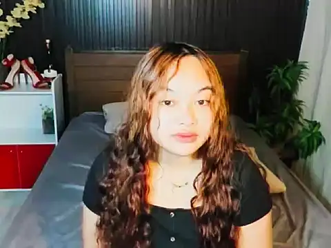 Snapshot of UrFavouriteCravings chatting on 10-16-25, 12:33 UrFavouriteCravings online show from 10-16-25, 12:33