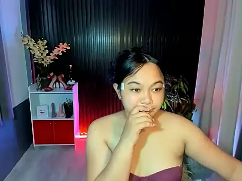 Snapshot of UrFavouriteCravings chatting on 11-02-25, 04:26 UrFavouriteCravings online show from 11-02-25, 04:26