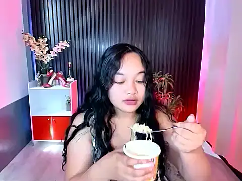 Snapshot of UrFavouriteCravings chatting on 11-12-25, 04:24 UrFavouriteCravings online show from 11-12-25, 04:24