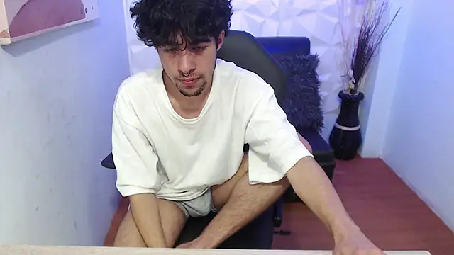 Snapshot of Liil_boy chatting on 10-02-25, 03:24 Liil boy online show from 10-02-25, 03:24