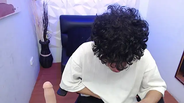 Snapshot of Liil_boy chatting on 10-15-25, 03:39 Liil boy online show from 10-15-25, 03:39