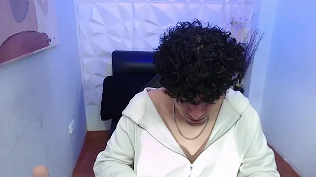 Snapshot of Liil_boy chatting on 10-19-25, 03:40 Liil boy online show from 10-19-25, 03:40