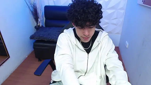 Snapshot of Liil_boy chatting on 10-29-25, 03:53 Liil boy online show from 10-29-25, 03:53